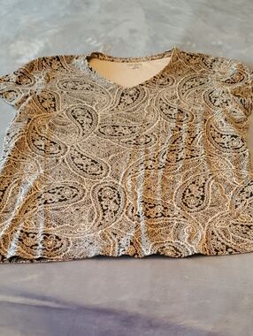croft & barrow Black and Cream Paisley V-Neck Short Sleeve Top